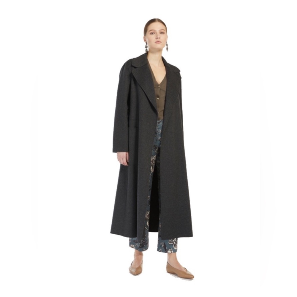 Amazing MaxMara dark grey coat in pure wool